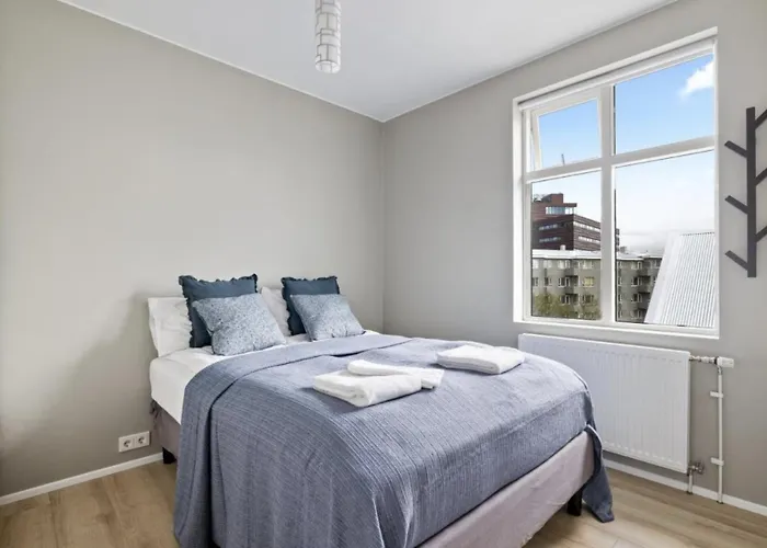 Cheerful Down Town Apartment